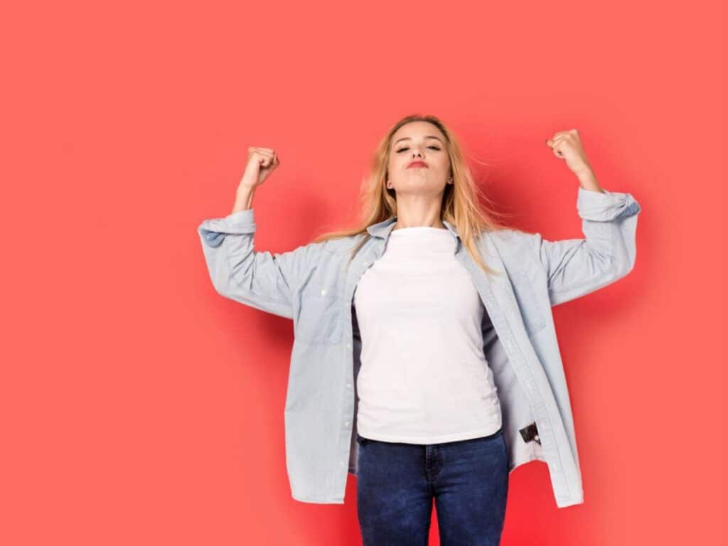 Femme qui a de la confiance en soi avec l'aide de l'hypnose